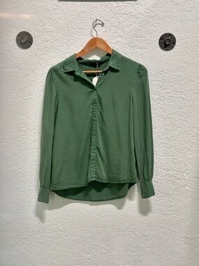 Velvet Heart Olive Green Long-Sleeve Button Down Shirt